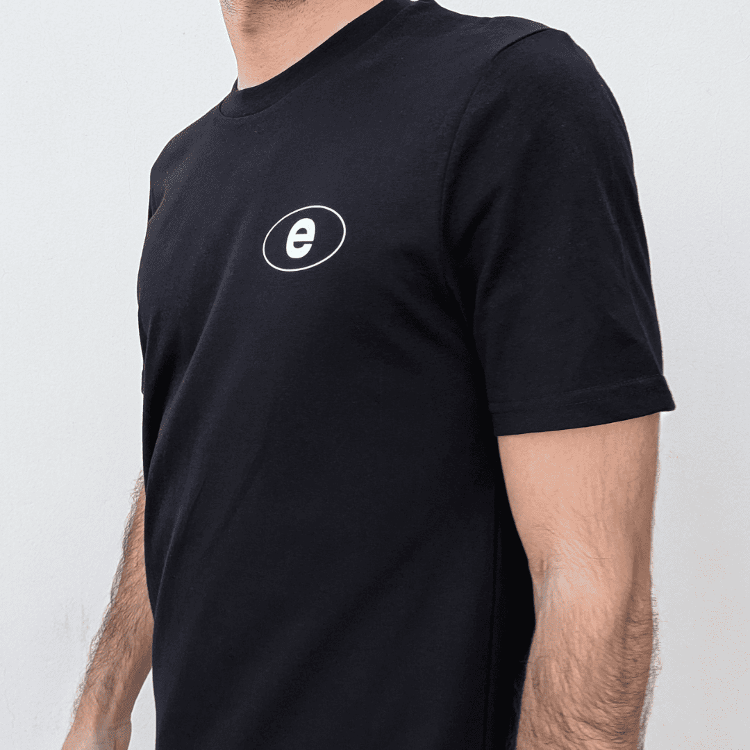 Camiseta de lifestyle hombre de color negro de Evera Running Club, Running Attitude. Camiseta lifestyle para runners.