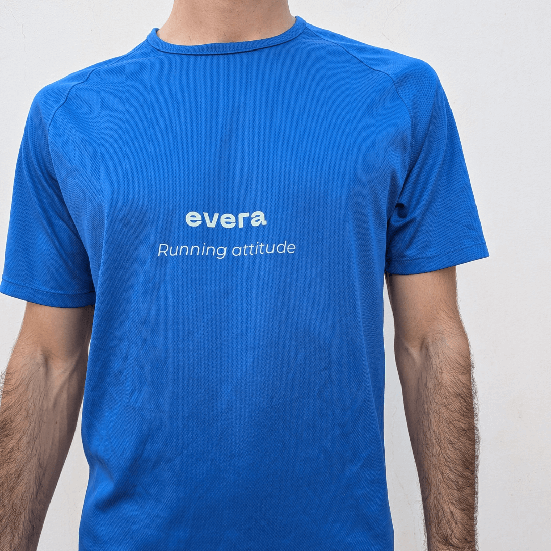 Camiseta runner azul "Getting hot". Camiseta deportiva para correr.