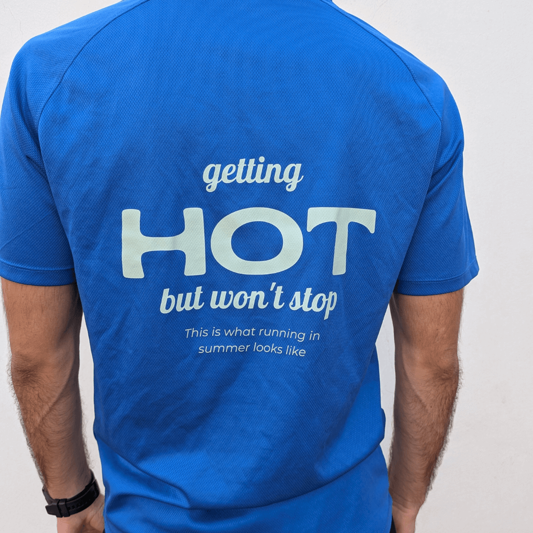 Camiseta running azul "Getting hot". Camiseta técnica deportiva para correr.