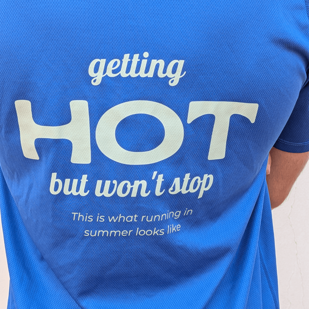 Camiseta técnica de running azul "Getting hot". Camiseta deportiva para correr.