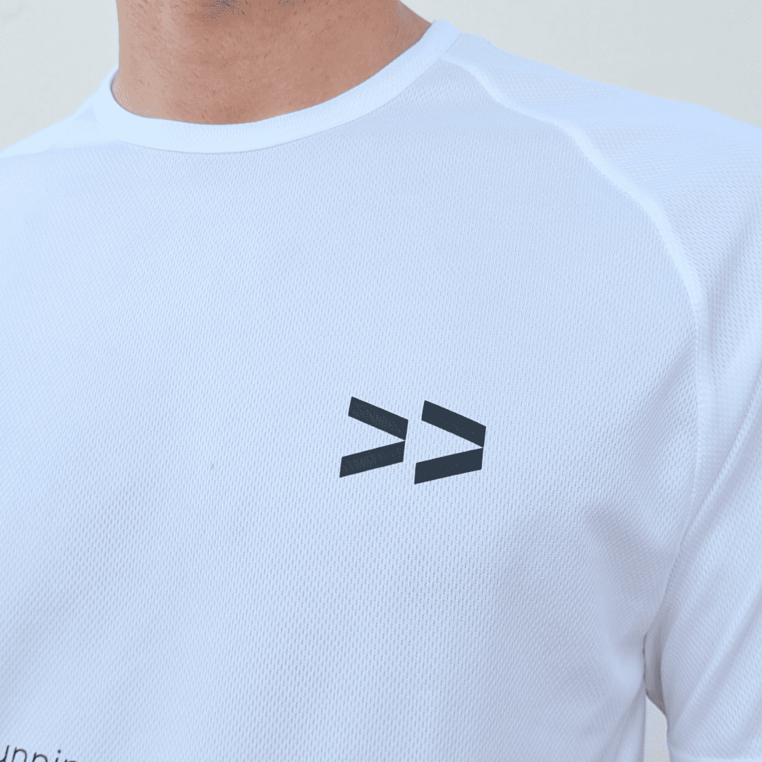 Camiseta running blanca para hombre y mujer de Evera Running.