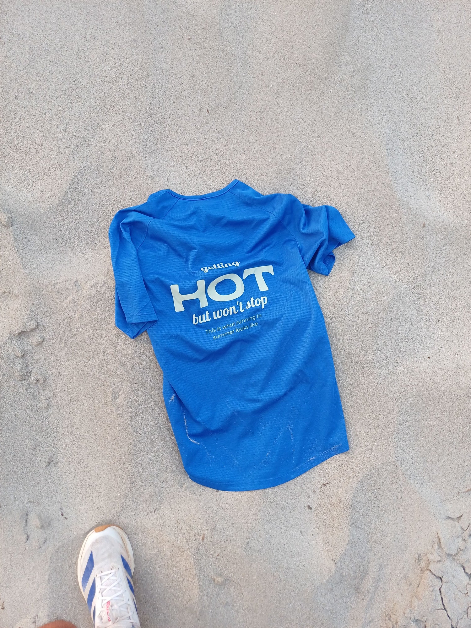 Camiseta para correr de color azul. Camiseta deportiva runner.